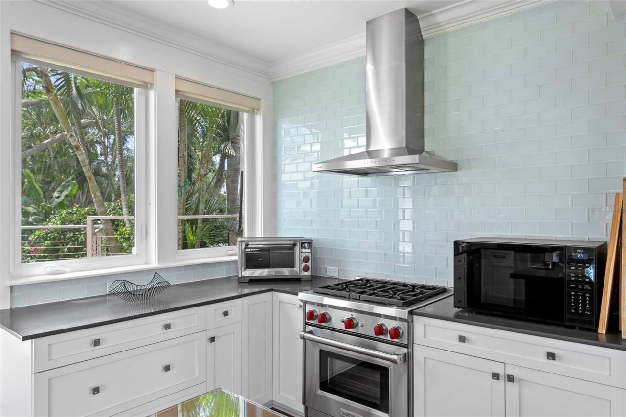 1803 Beach Drive Se, Saint Petersburg, FL 33705 Photo