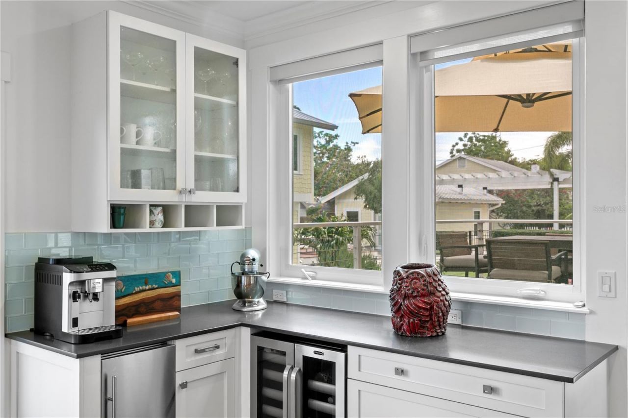 1803 Beach Drive Se, Saint Petersburg, FL 33705 Photo