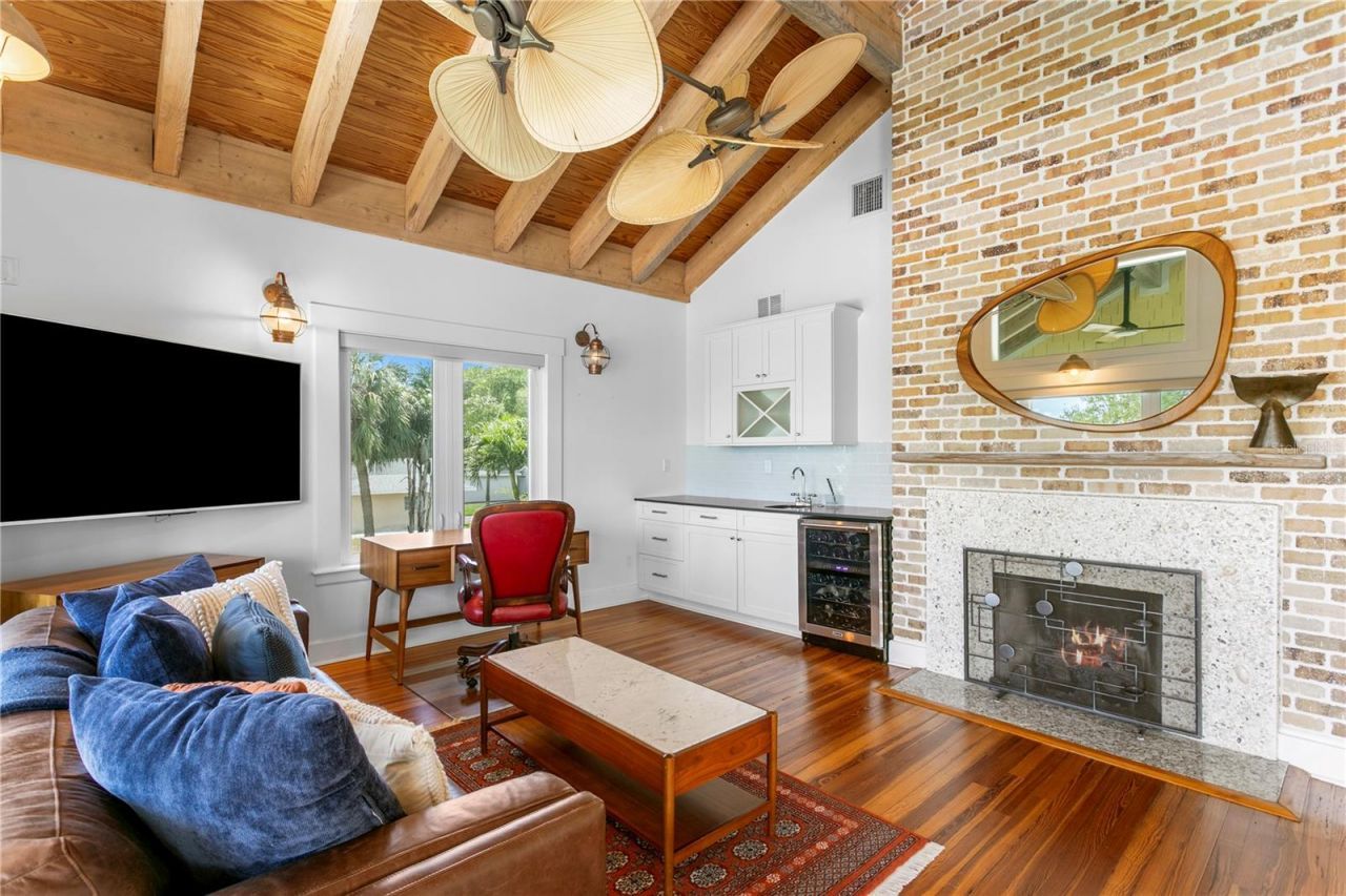 1803 Beach Drive Se, Saint Petersburg, FL 33705 Photo
