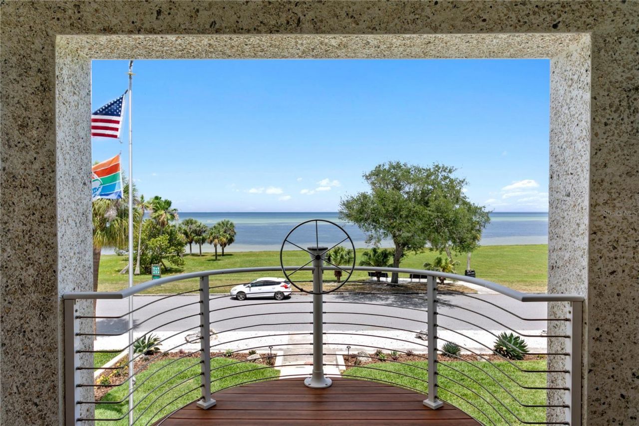 1803 Beach Drive Se, Saint Petersburg, FL 33705 Photo
