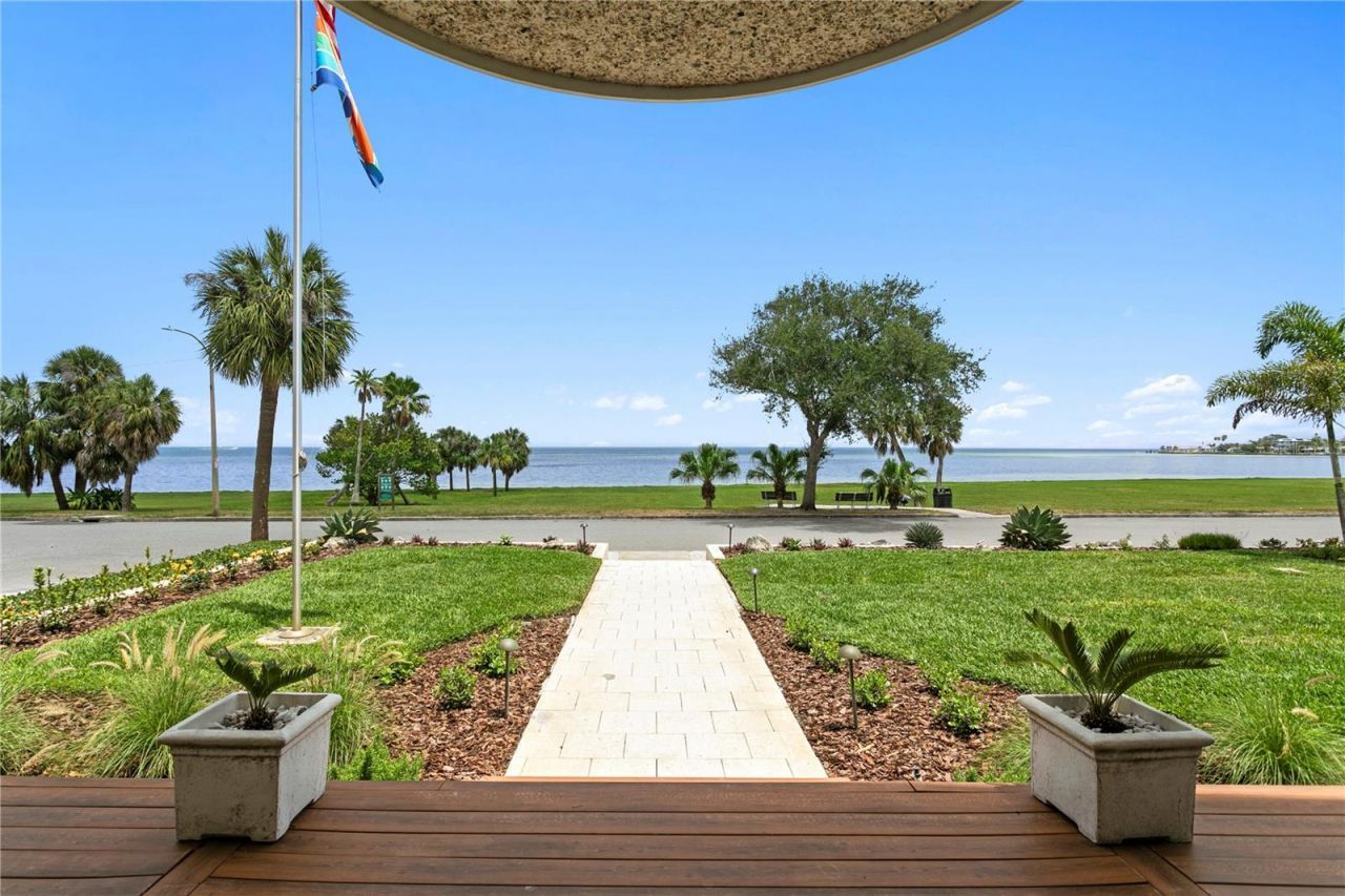 1803 Beach Drive Se, Saint Petersburg, FL 33705 Photo