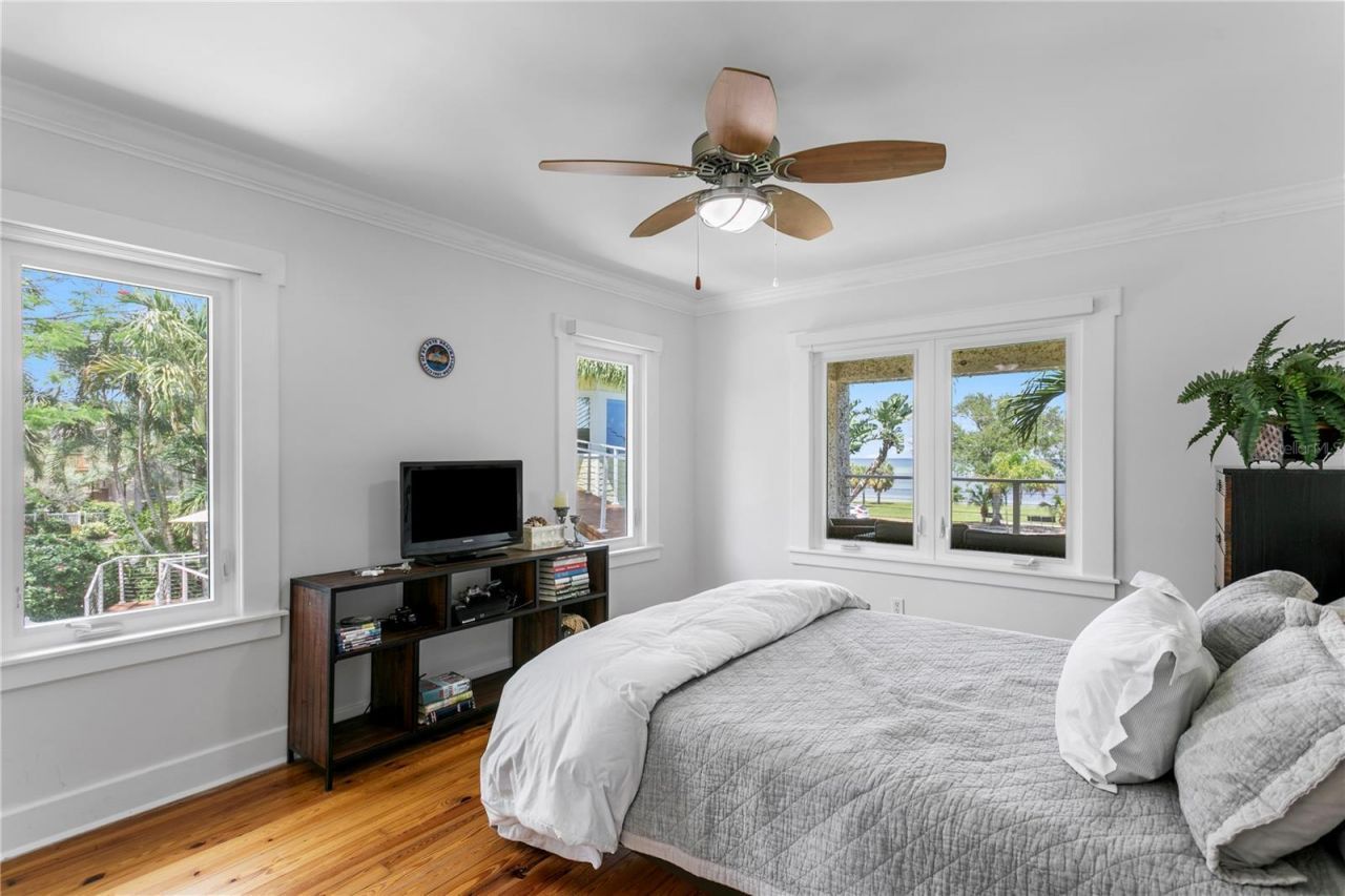1803 Beach Drive Se, Saint Petersburg, FL 33705 Photo