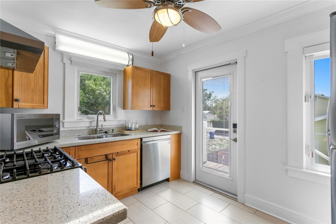 1803 Beach Drive Se, Saint Petersburg, FL 33705 Photo