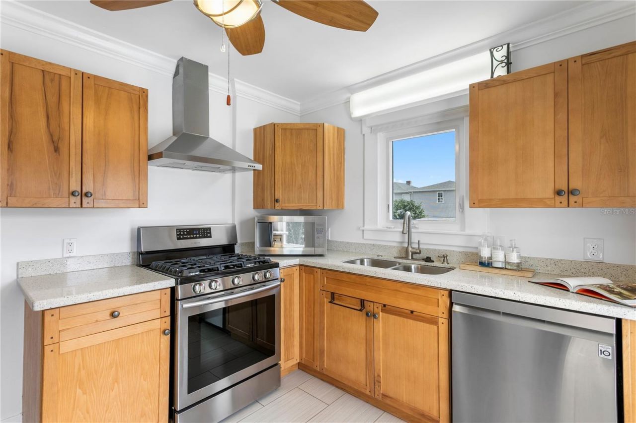 1803 Beach Drive Se, Saint Petersburg, FL 33705 Photo