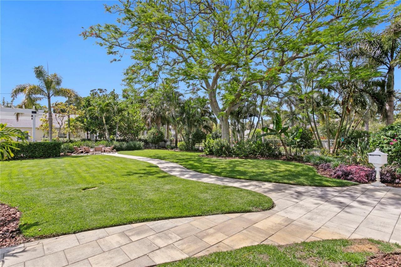 1803 Beach Drive Se, Saint Petersburg, FL 33705 Photo