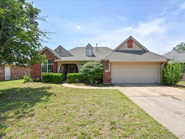 2102 W H. Street , Jenks, OK 74037