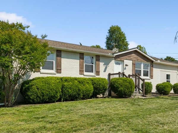 200 S Valley Rd , Hendersonville, TN 37075