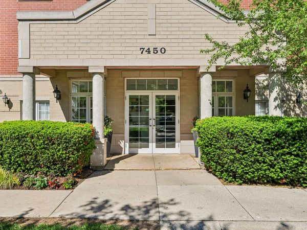 7450 N Lincoln Avenue , Unit 204, Skokie, IL 60076
