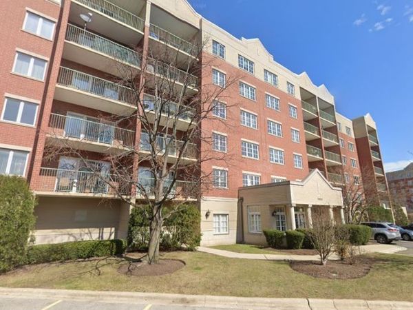 7450 N Lincoln Avenue , Unit 204, Skokie, IL 60076