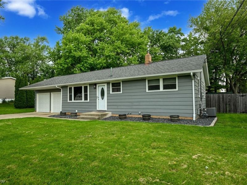 5175 Oakvale Street SW, Canton, OH 44706 Photo 2