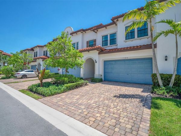 11568 SW 13th Ln , Pembroke Pines, FL 33025