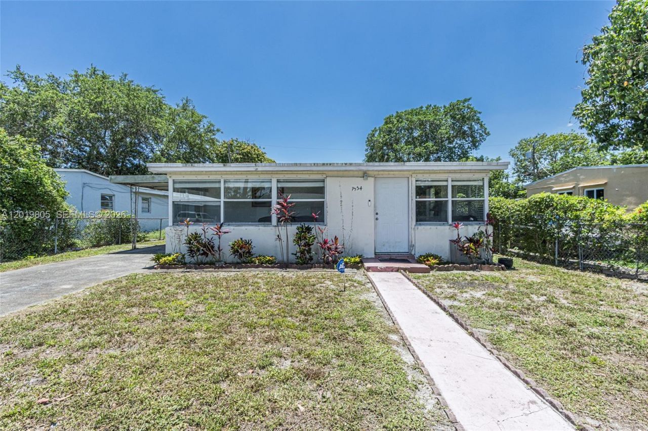 1554 NE 154th Ter, North Miami Beach, FL 33162 Photo