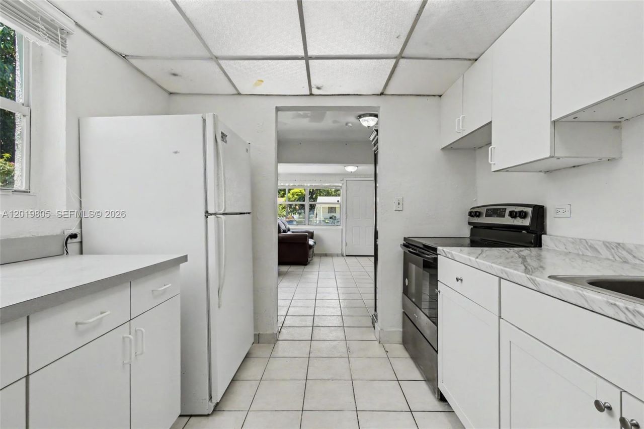 1554 NE 154th Ter, North Miami Beach, FL 33162 Photo