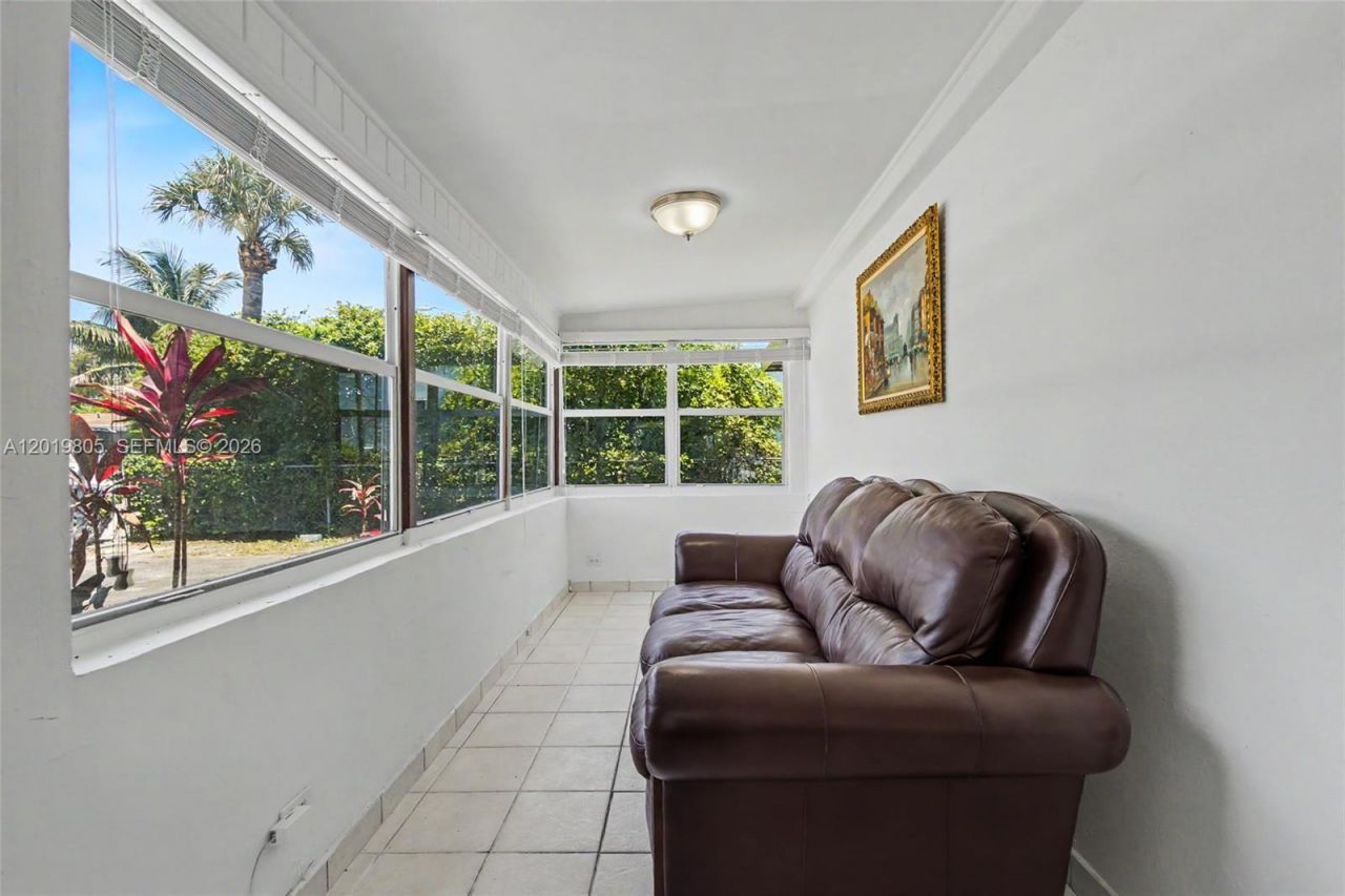1554 NE 154th Ter, North Miami Beach, FL 33162 Photo