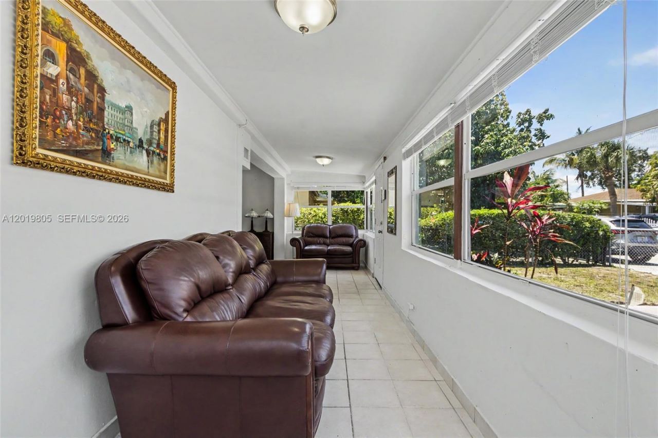 1554 NE 154th Ter, North Miami Beach, FL 33162 Photo