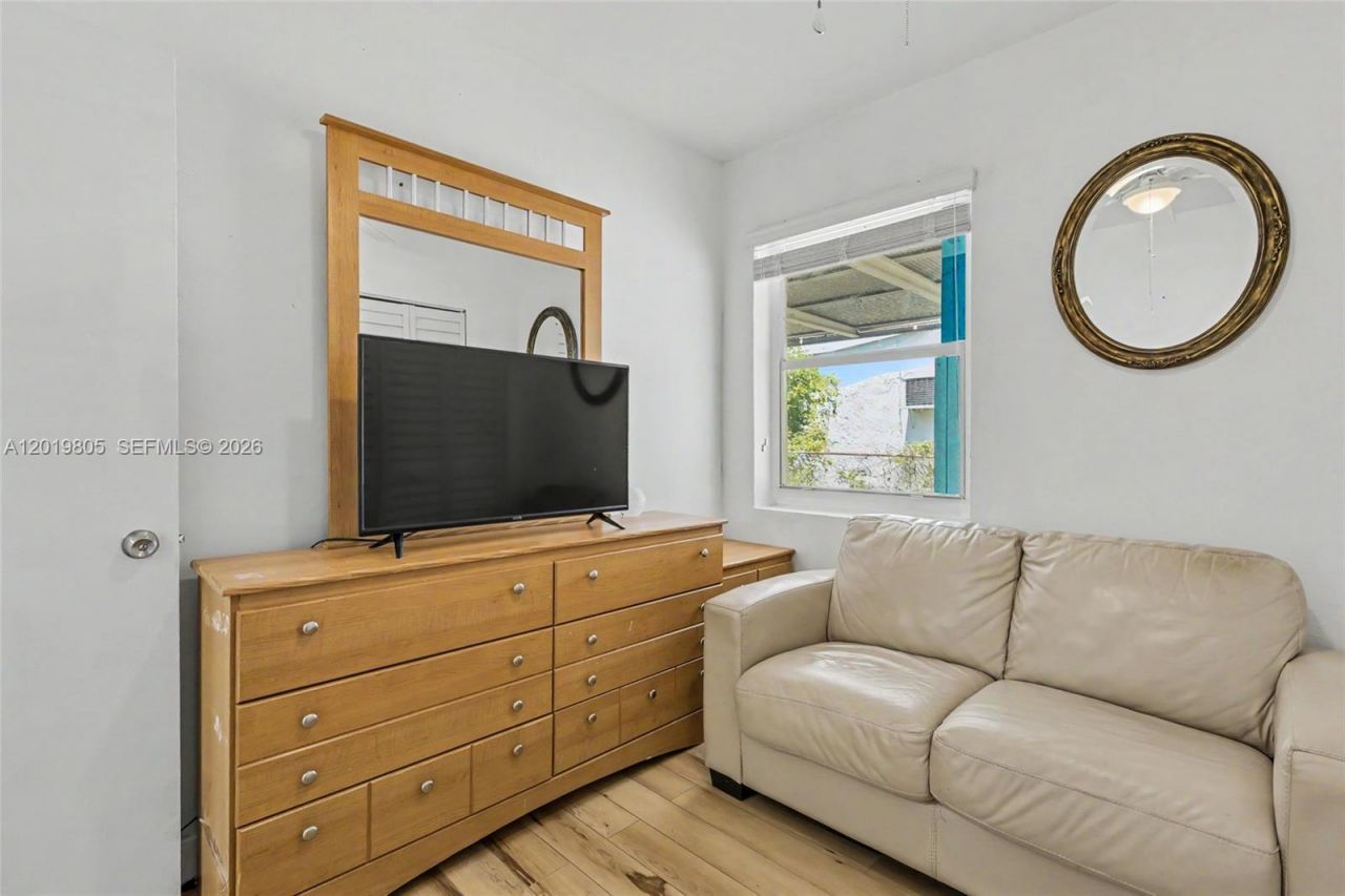 1554 NE 154th Ter, North Miami Beach, FL 33162 Photo