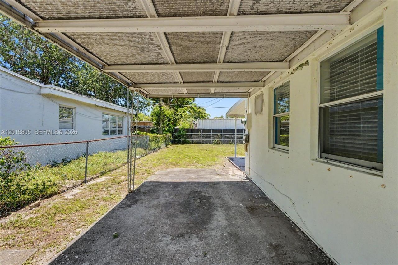 1554 NE 154th Ter, North Miami Beach, FL 33162 Photo