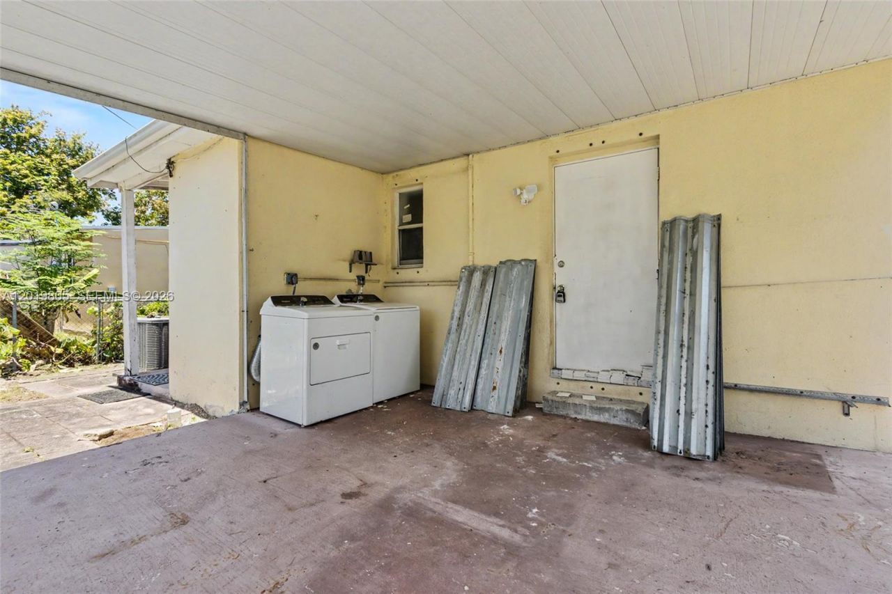 1554 NE 154th Ter, North Miami Beach, FL 33162 Photo