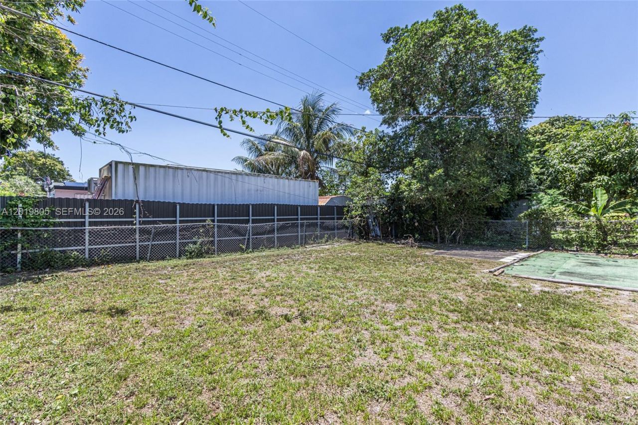 1554 NE 154th Ter, North Miami Beach, FL 33162 Photo