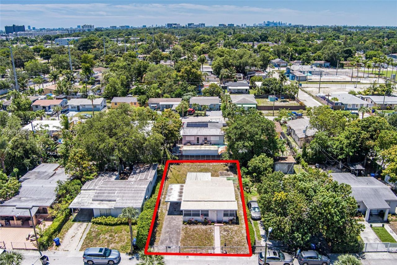 1554 NE 154th Ter, North Miami Beach, FL 33162 Photo