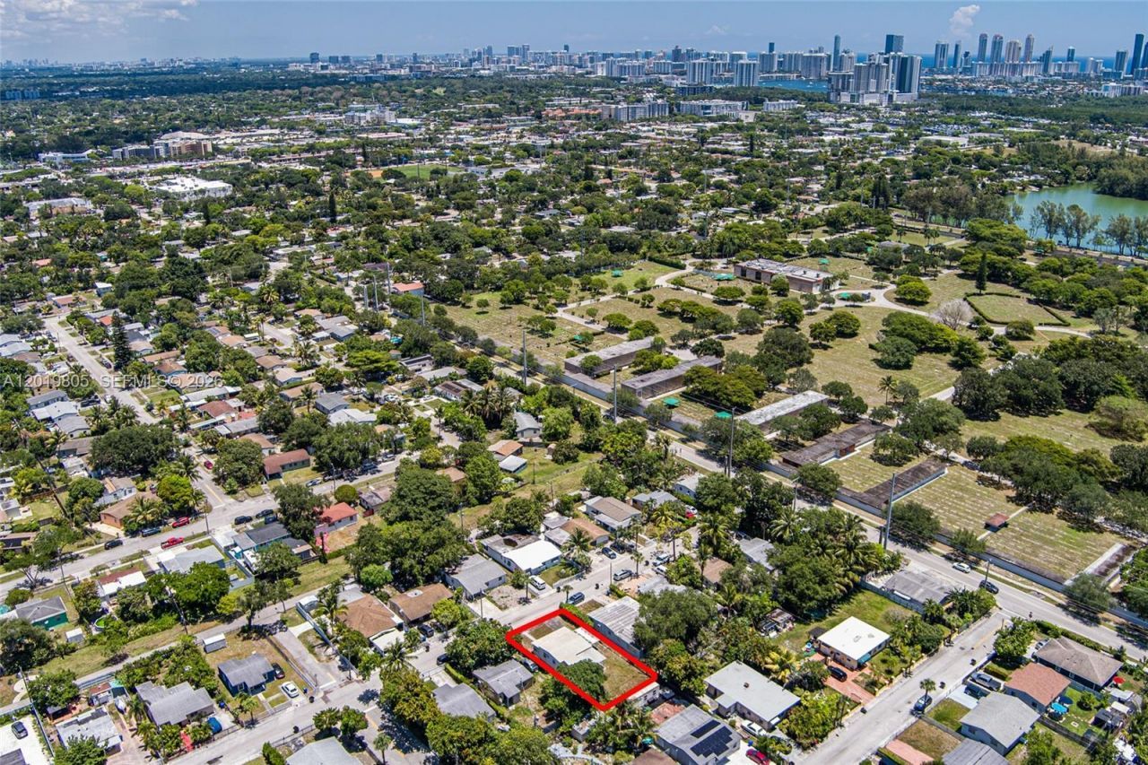 1554 NE 154th Ter, North Miami Beach, FL 33162 Photo