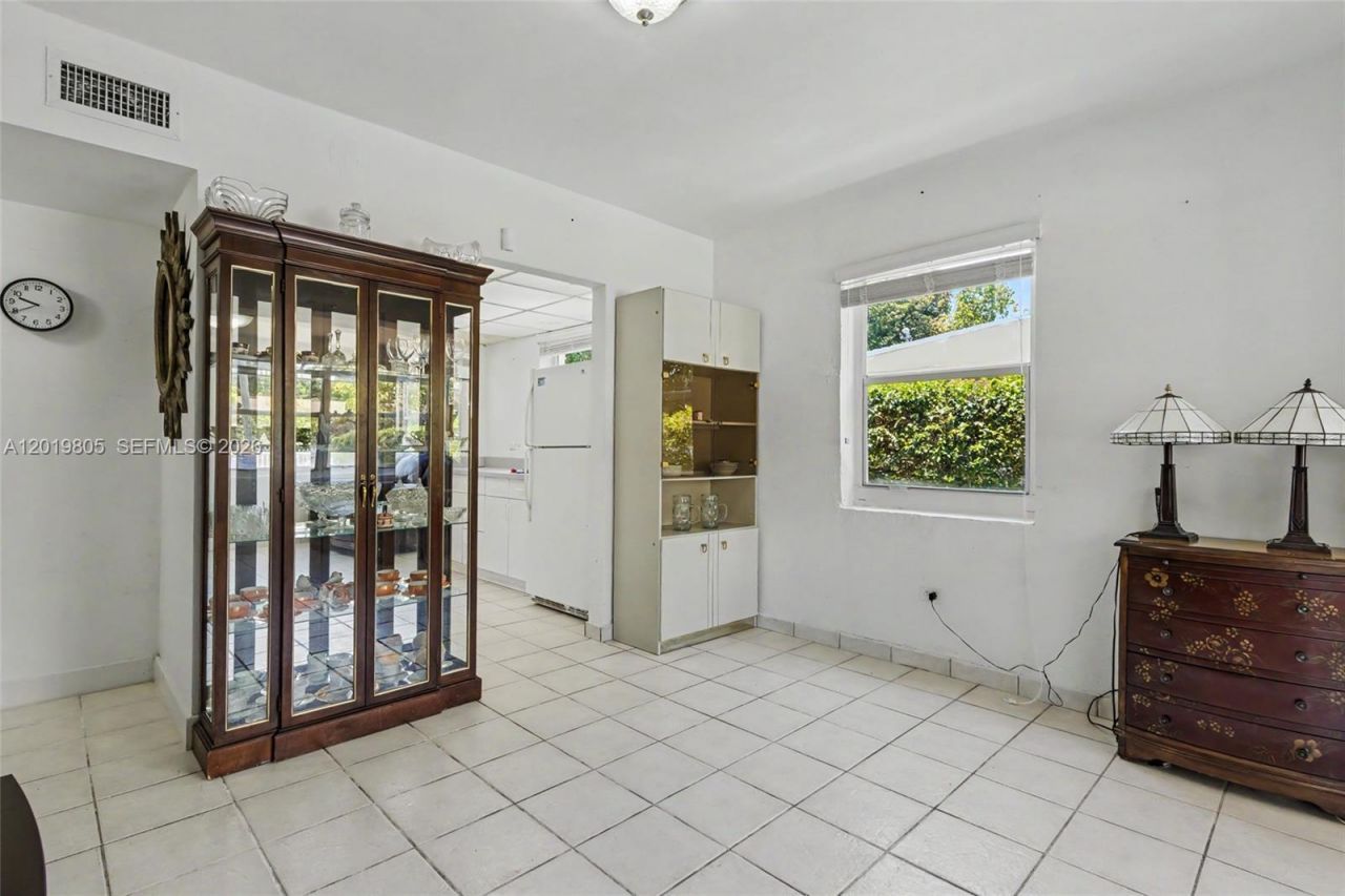 1554 NE 154th Ter, North Miami Beach, FL 33162 Photo