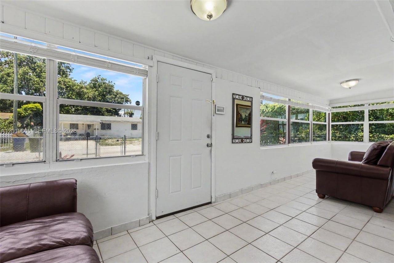 1554 NE 154th Ter, North Miami Beach, FL 33162 Photo