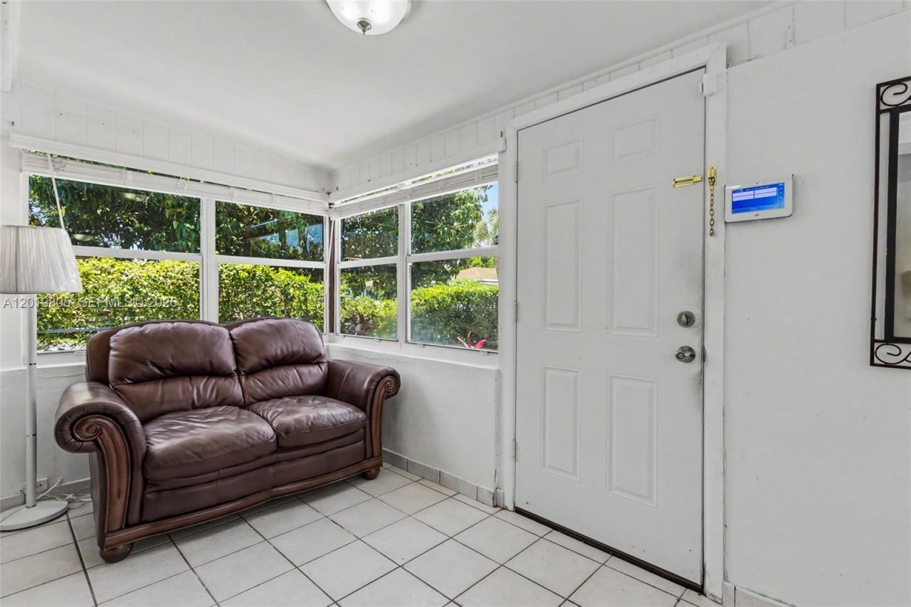 1554 NE 154th Ter, North Miami Beach, FL 33162 Photo