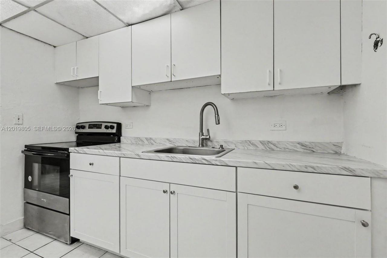 1554 NE 154th Ter, North Miami Beach, FL 33162 Photo