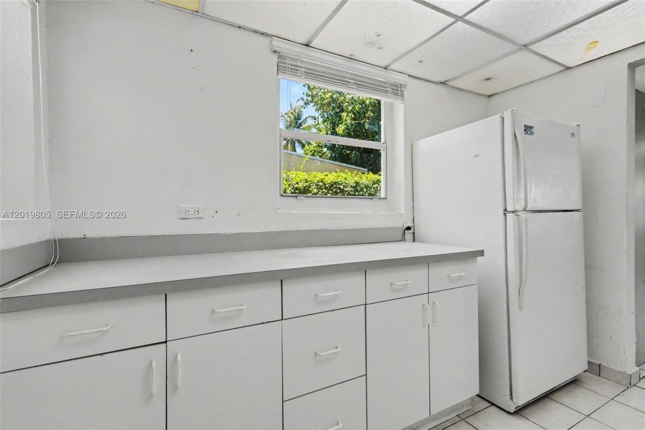 1554 NE 154th Ter, North Miami Beach, FL 33162 Photo