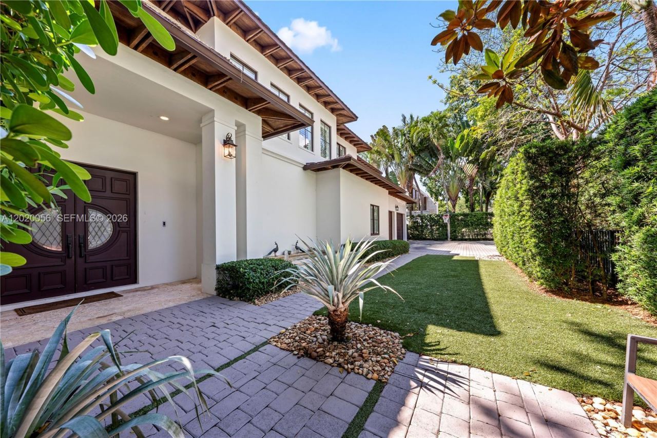 4196 S Douglas Rd , Miami, FL 33133 Photo
