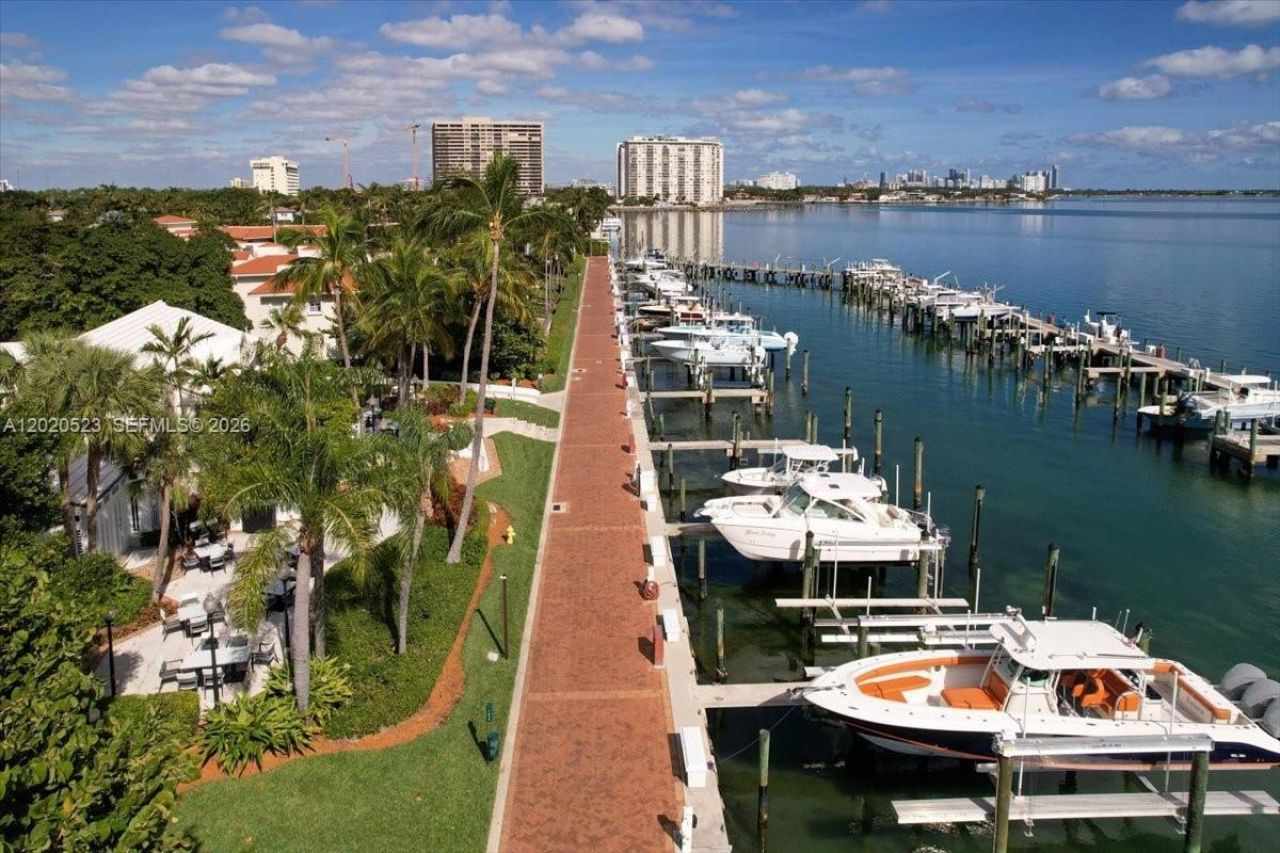 1000 Quayside Ter , Unit 701, Miami, FL 33138 Photo