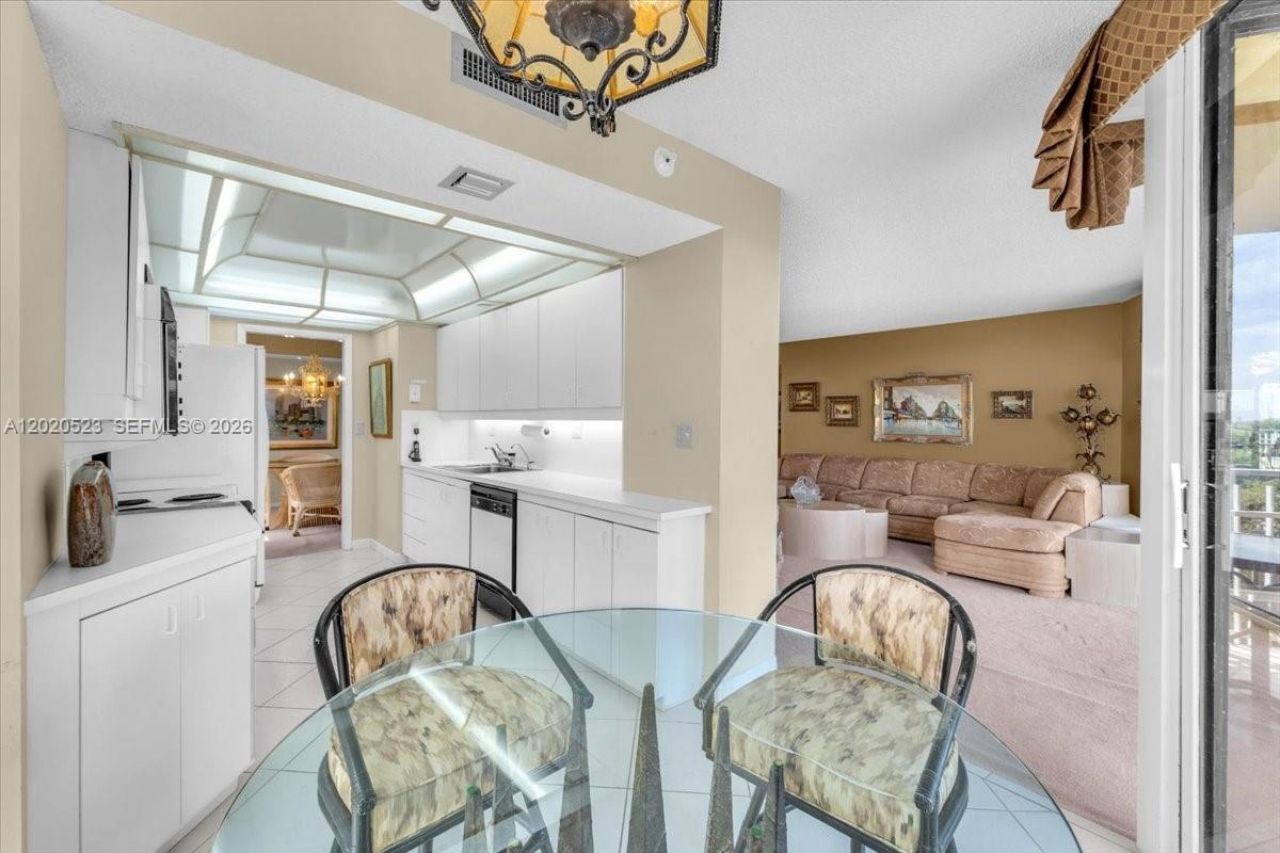 1000 Quayside Ter , Unit 701, Miami, FL 33138 Photo