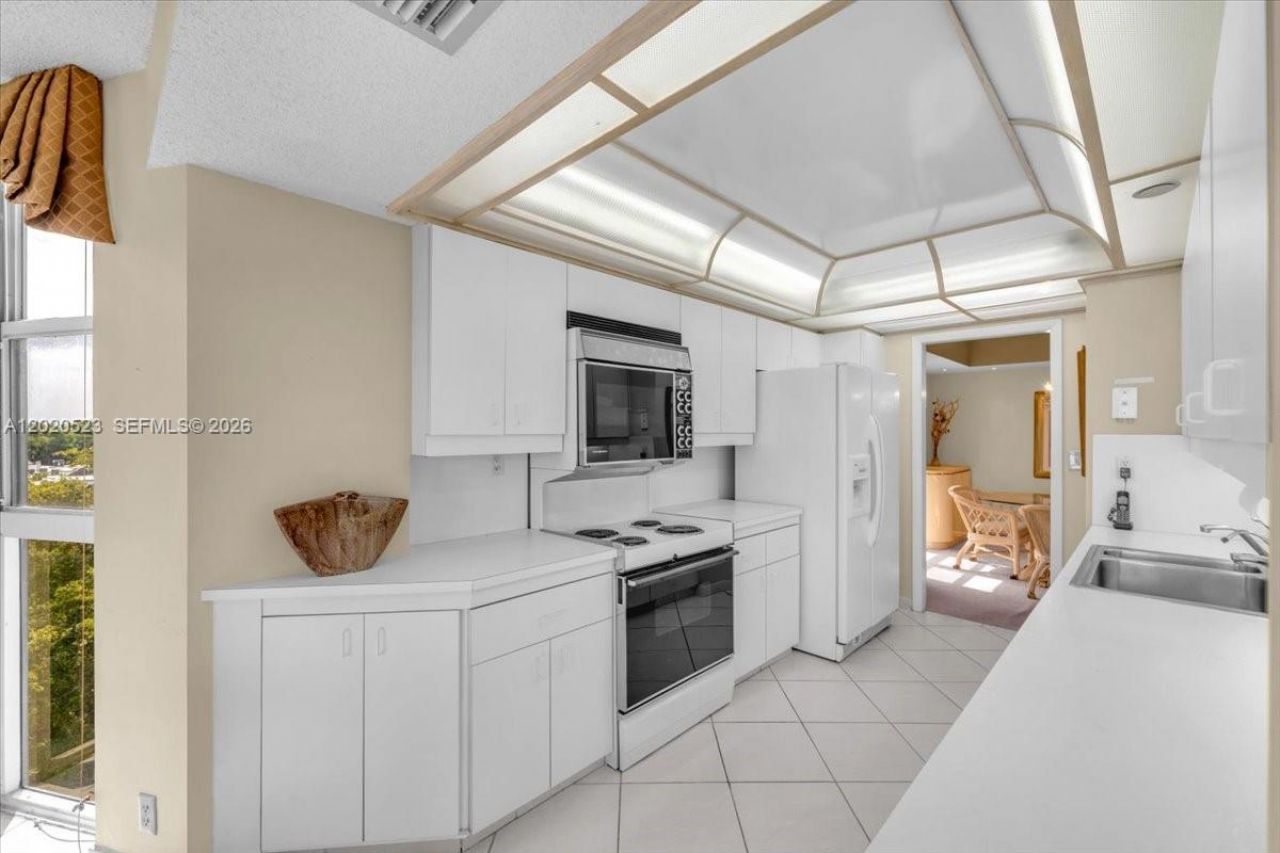 1000 Quayside Ter , Unit 701, Miami, FL 33138 Photo
