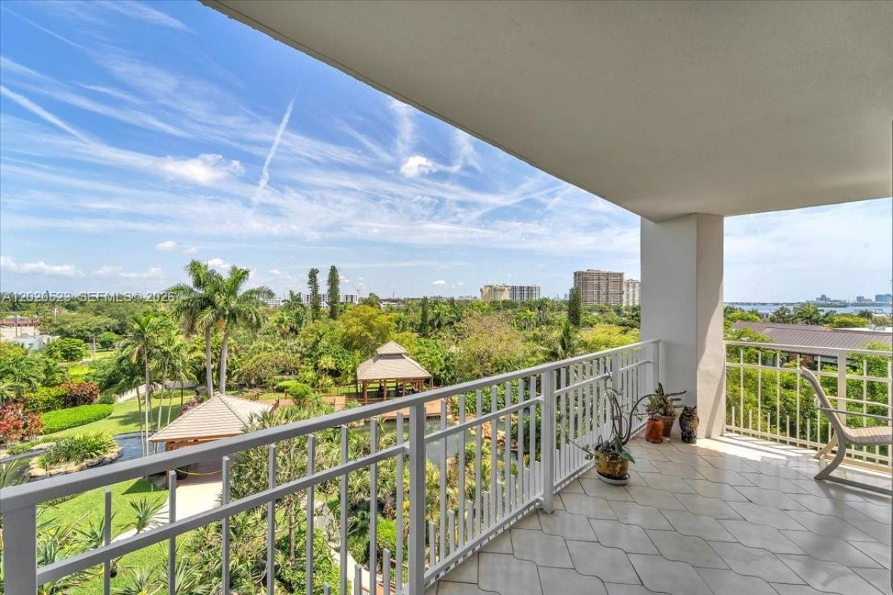 1000 Quayside Ter , Unit 701, Miami, FL 33138 Photo