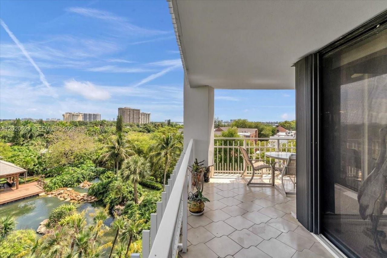 1000 Quayside Ter , Unit 701, Miami, FL 33138 Photo