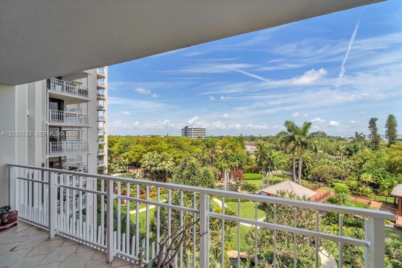 1000 Quayside Ter , Unit 701, Miami, FL 33138 Photo