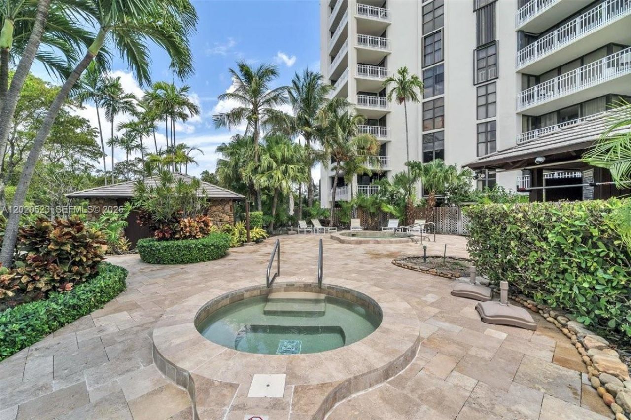 1000 Quayside Ter , Unit 701, Miami, FL 33138 Photo