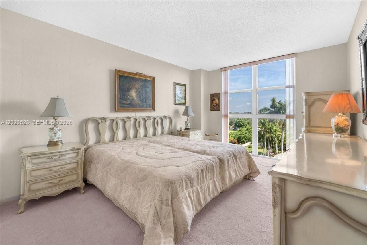 1000 Quayside Ter , Unit 701, Miami, FL 33138 Photo