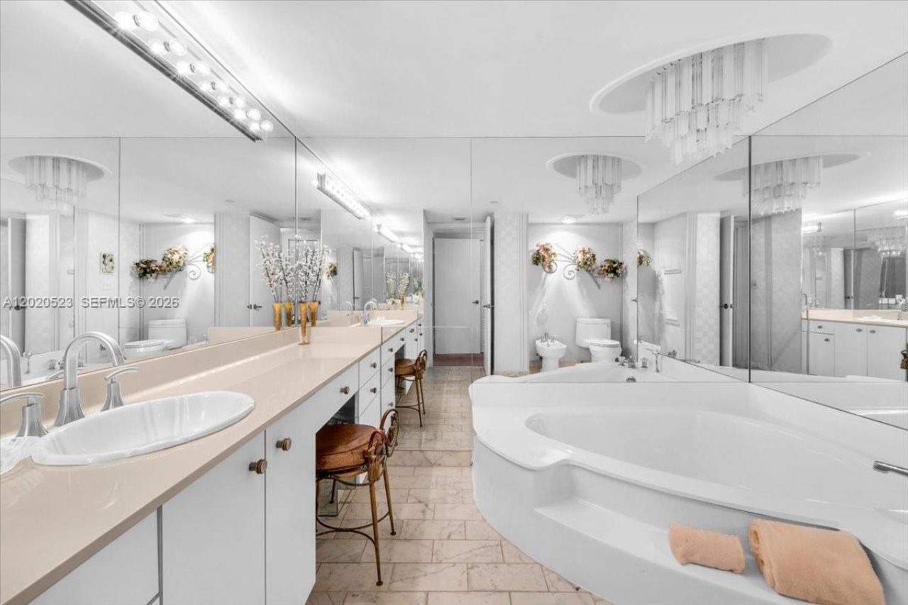 1000 Quayside Ter , Unit 701, Miami, FL 33138 Photo