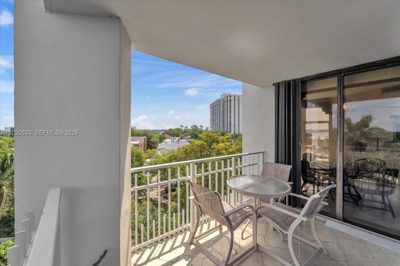 1000 Quayside Ter , Unit 701, Miami, FL 33138 Photo