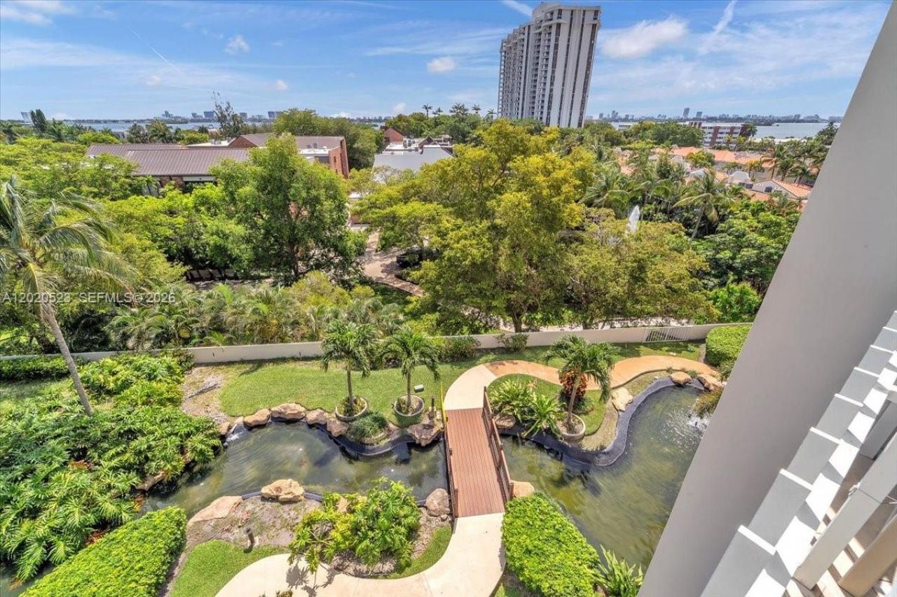 1000 Quayside Ter , Unit 701, Miami, FL 33138 Photo