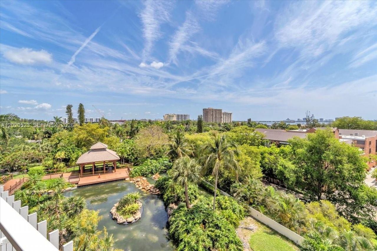 1000 Quayside Ter , Unit 701, Miami, FL 33138 Photo