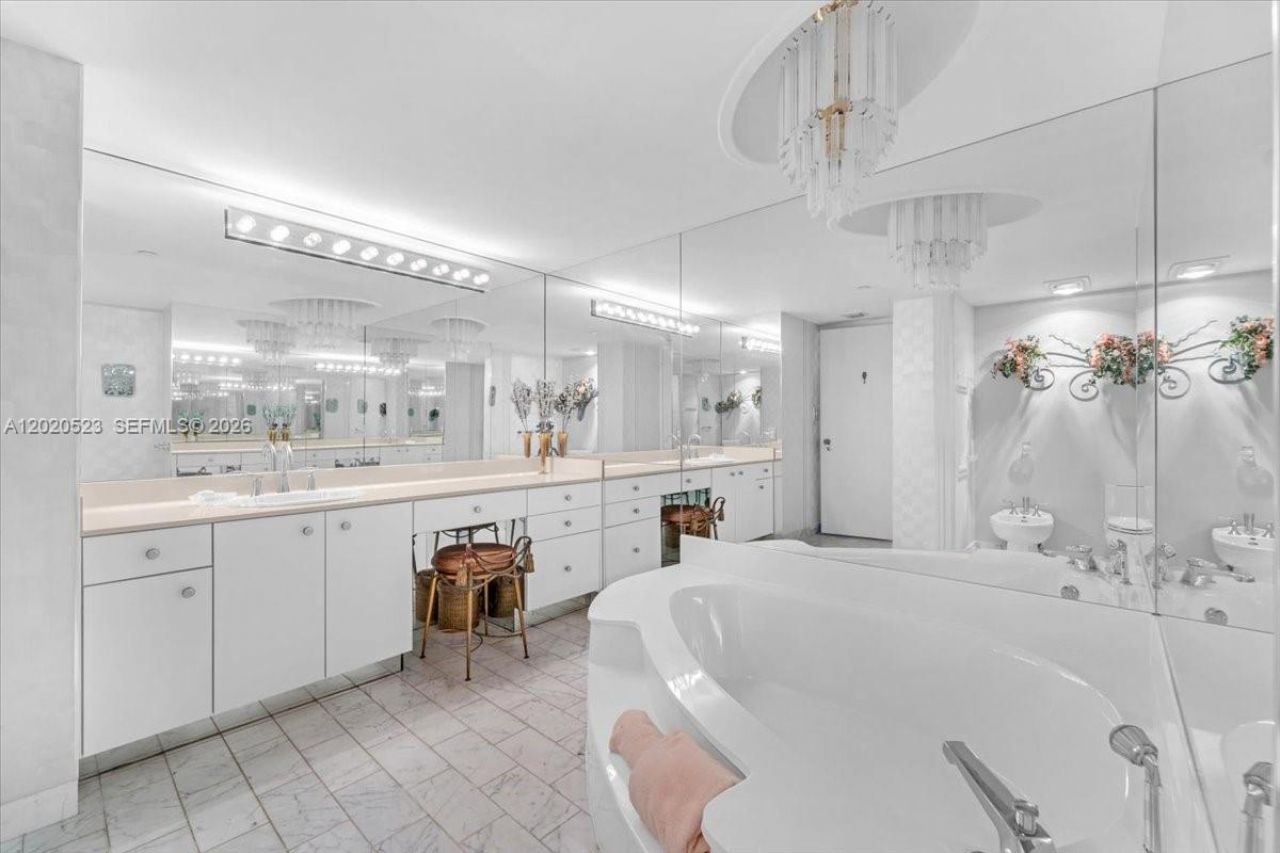 1000 Quayside Ter , Unit 701, Miami, FL 33138 Photo