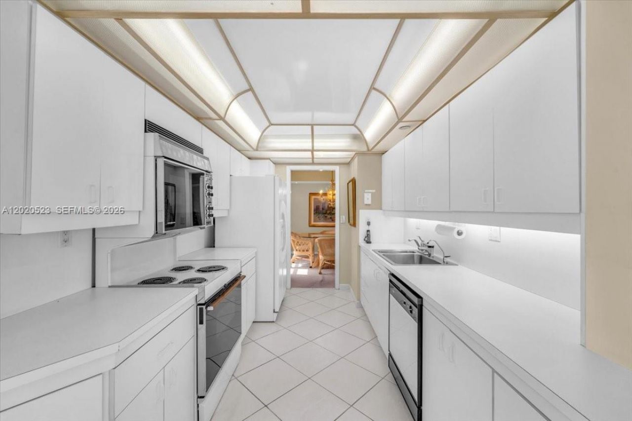 1000 Quayside Ter , Unit 701, Miami, FL 33138 Photo
