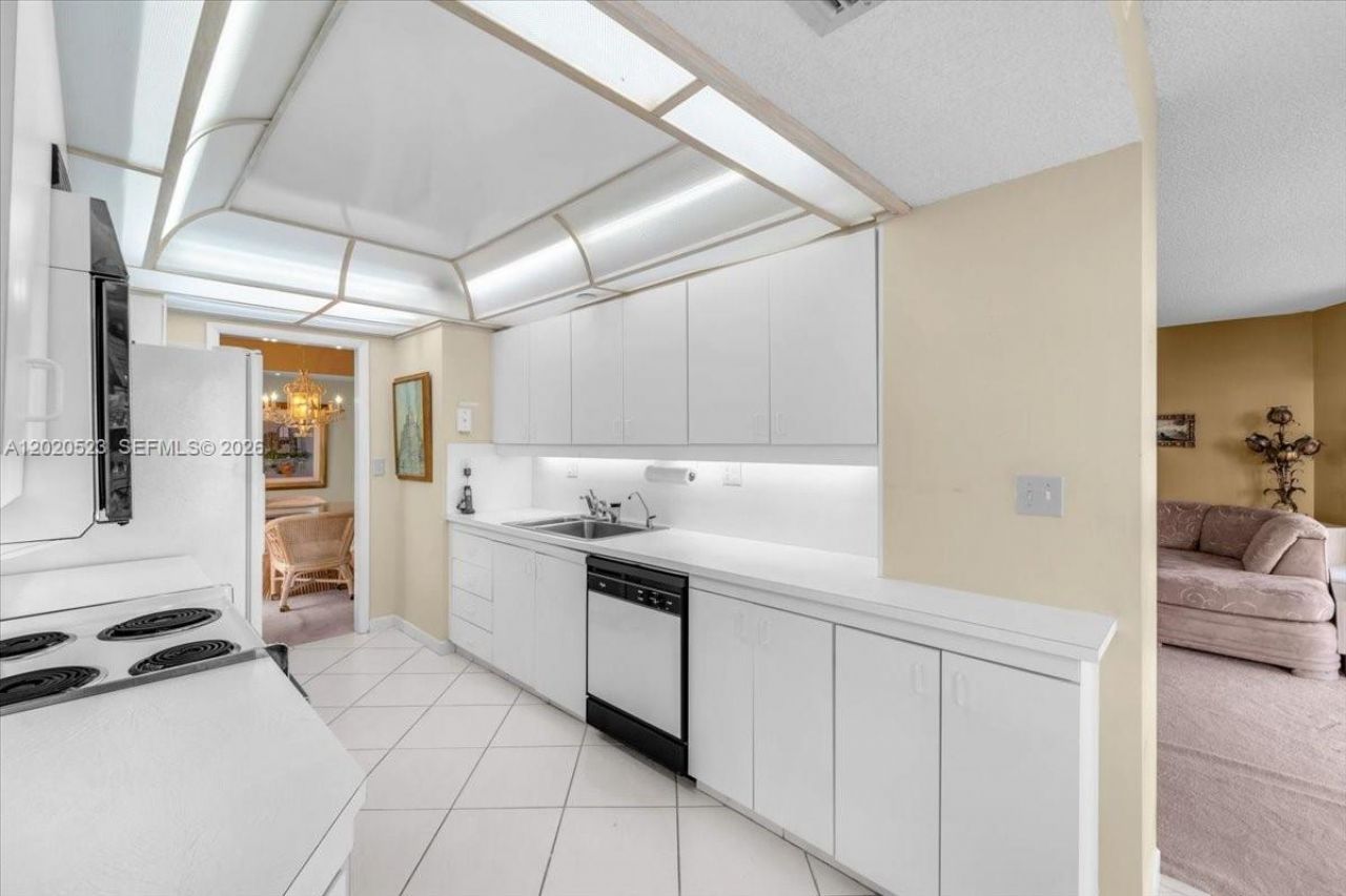 1000 Quayside Ter , Unit 701, Miami, FL 33138 Photo