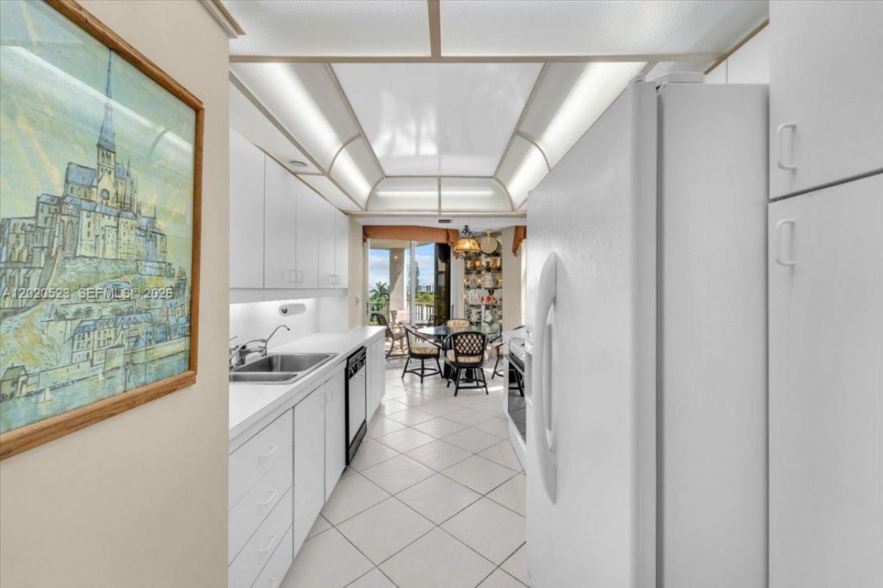 1000 Quayside Ter , Unit 701, Miami, FL 33138 Photo