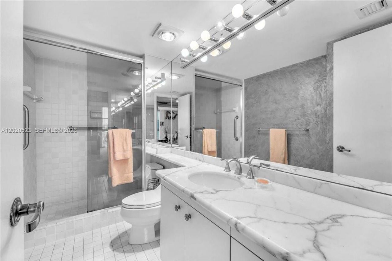 1000 Quayside Ter , Unit 701, Miami, FL 33138 Photo