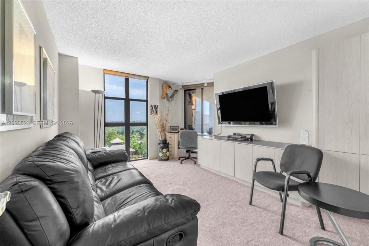 1000 Quayside Ter , Unit 701, Miami, FL 33138 Photo