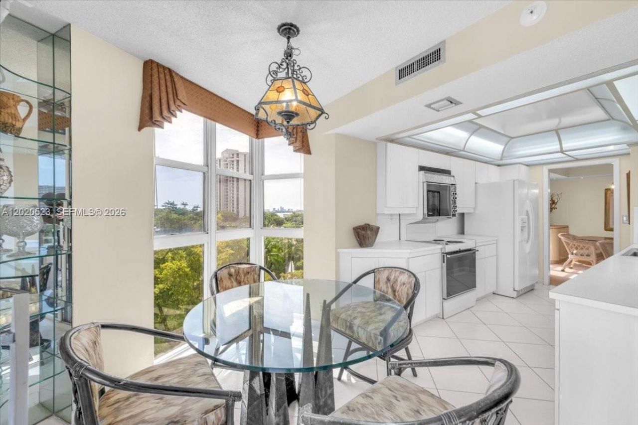1000 Quayside Ter, Unit 701, Miami, FL 33138 Photo